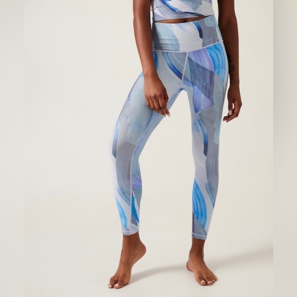 ✨NWT! Athleta Elation 7/8 Tight in Vibrance Snowfall Blue.